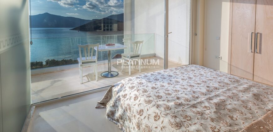 Luxury 4-Bed Villa with Private Pool & Sunset Views