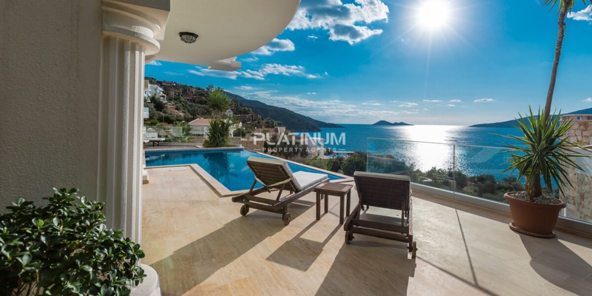 Luxury 4-Bed Villa with Private Pool & Sunset Views