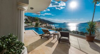 Luxury 4-Bed Villa with Private Pool & Sunset Views