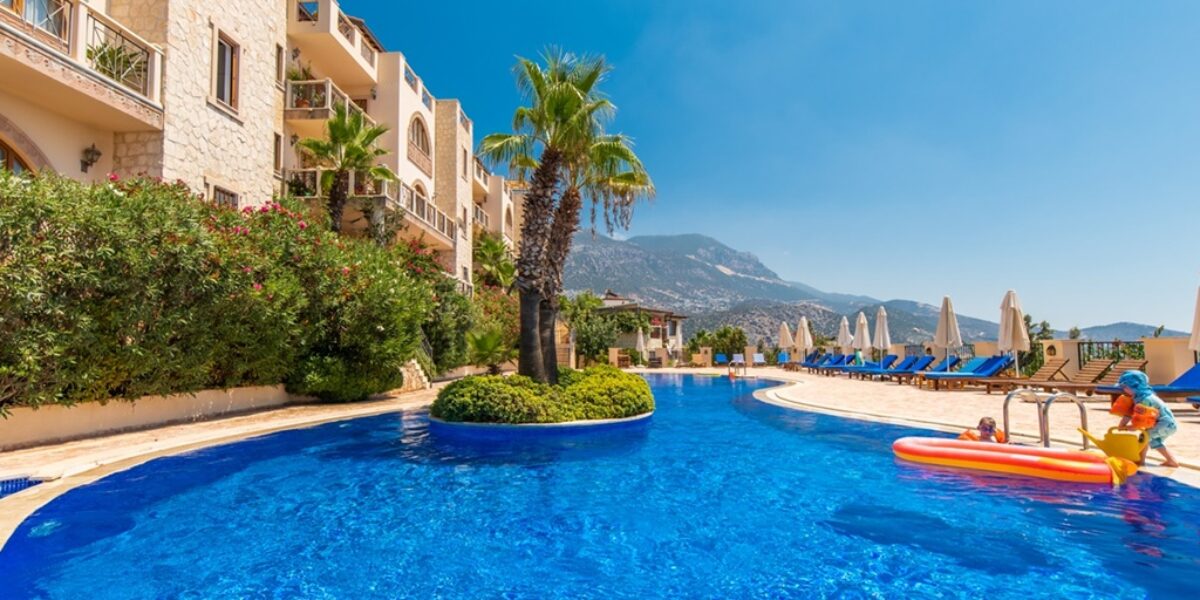 Three-bedroom Duplex Apartment at Popular Saneil Complex